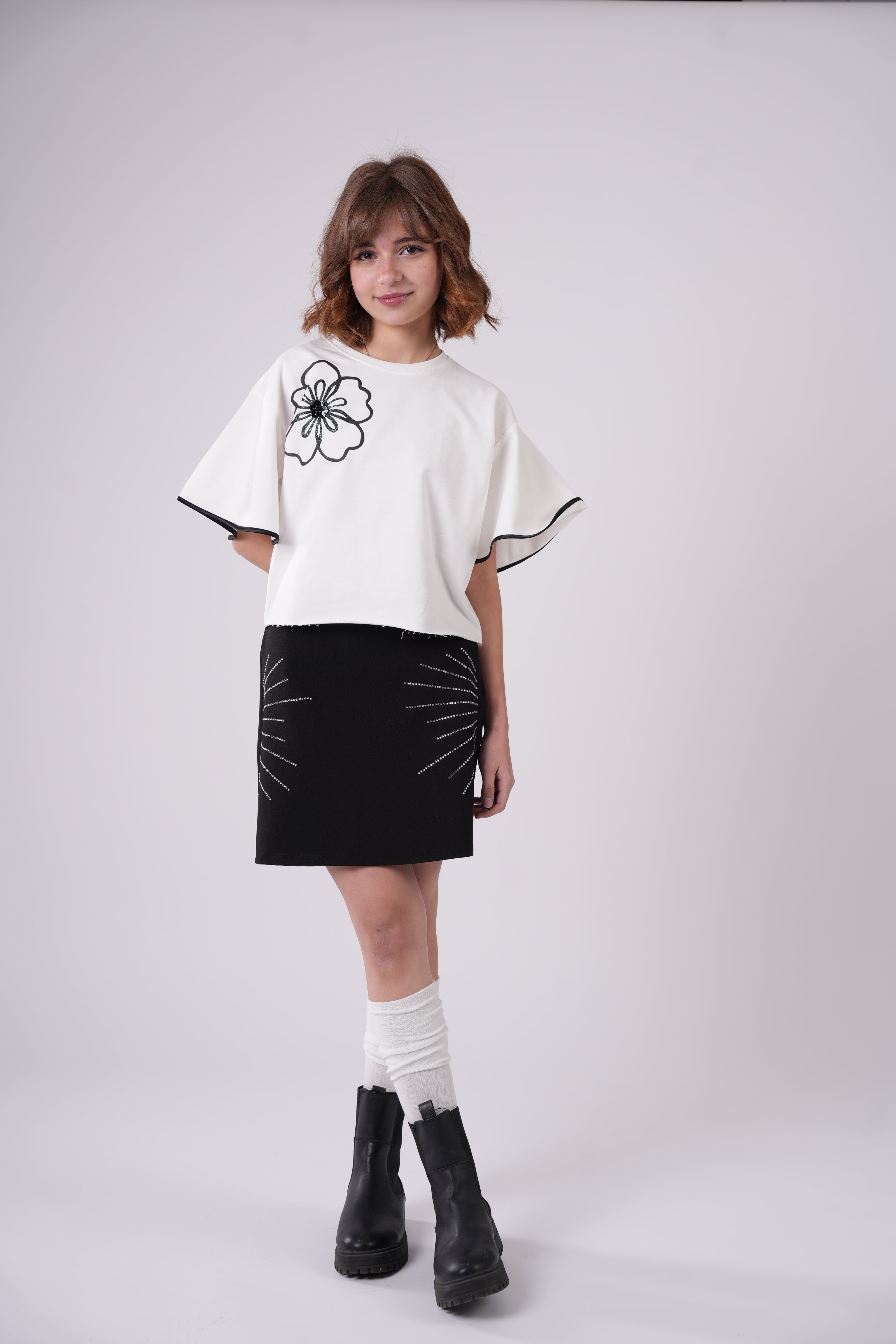 Girls' Flare-Sleeve Graphic Tee Crop-Style Top with Large Flower Motif