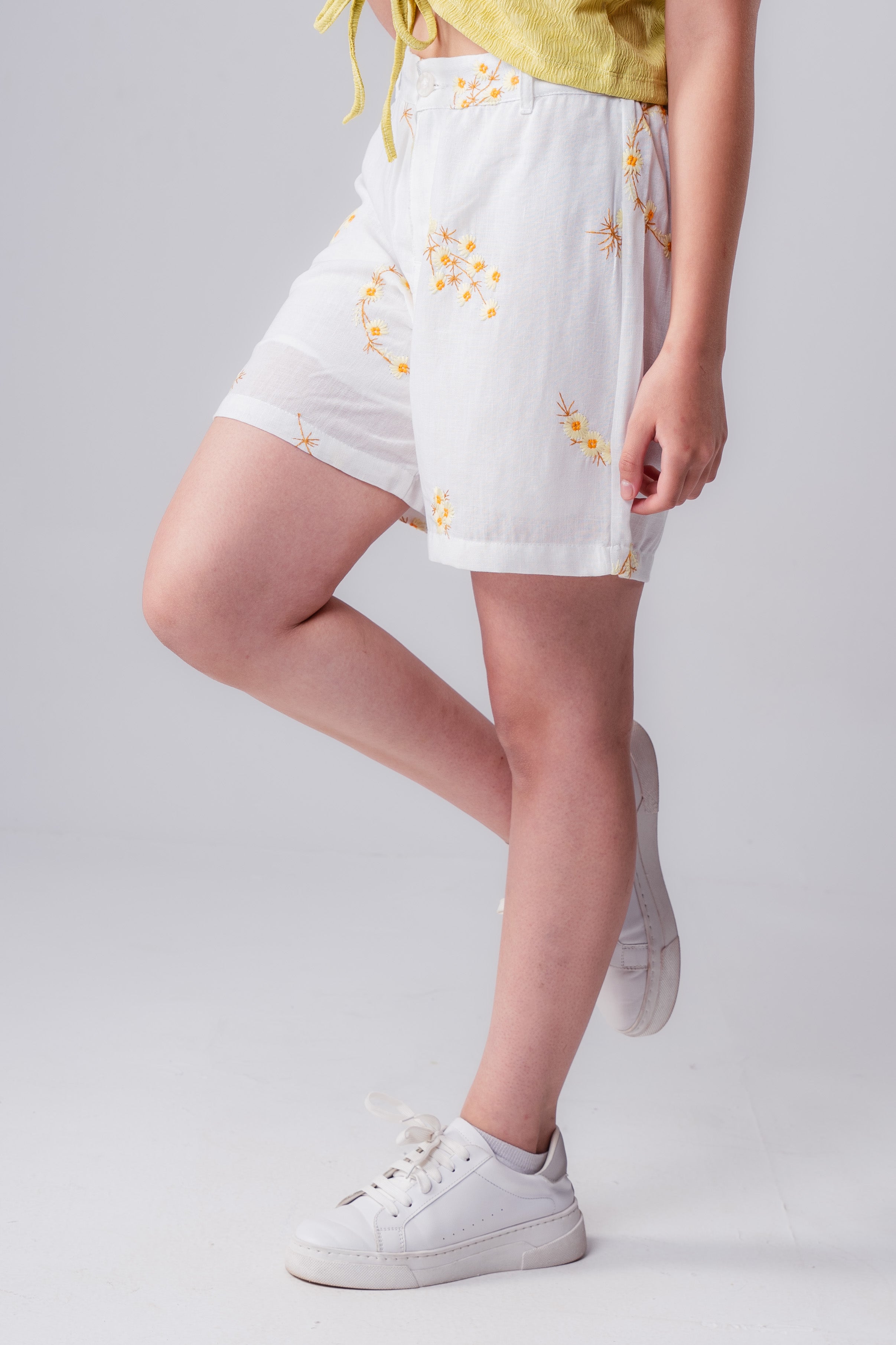 Girls Floral Embroidered High-Waisted Linen Short