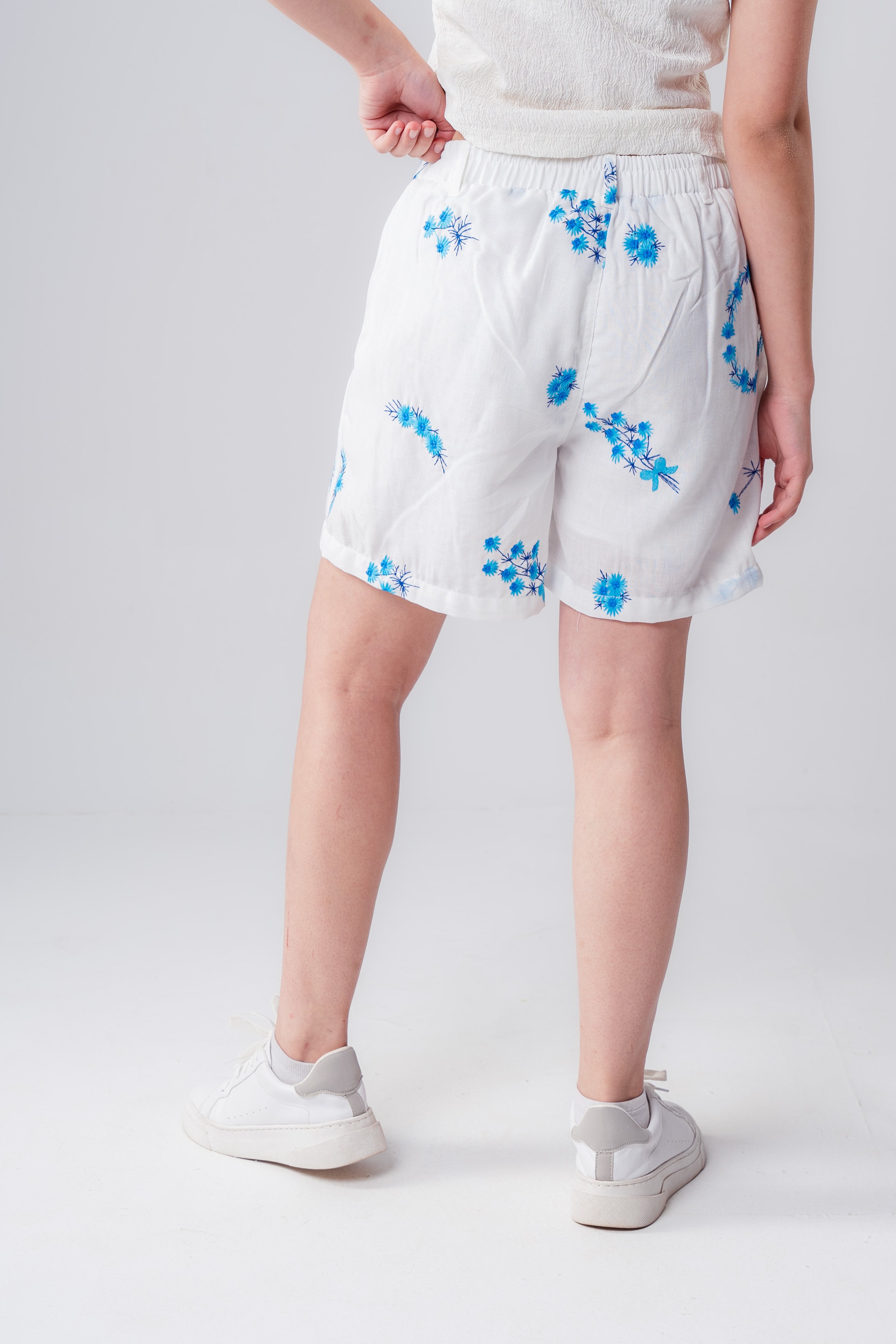 Girls Floral Embroidered High-Waisted Linen Short