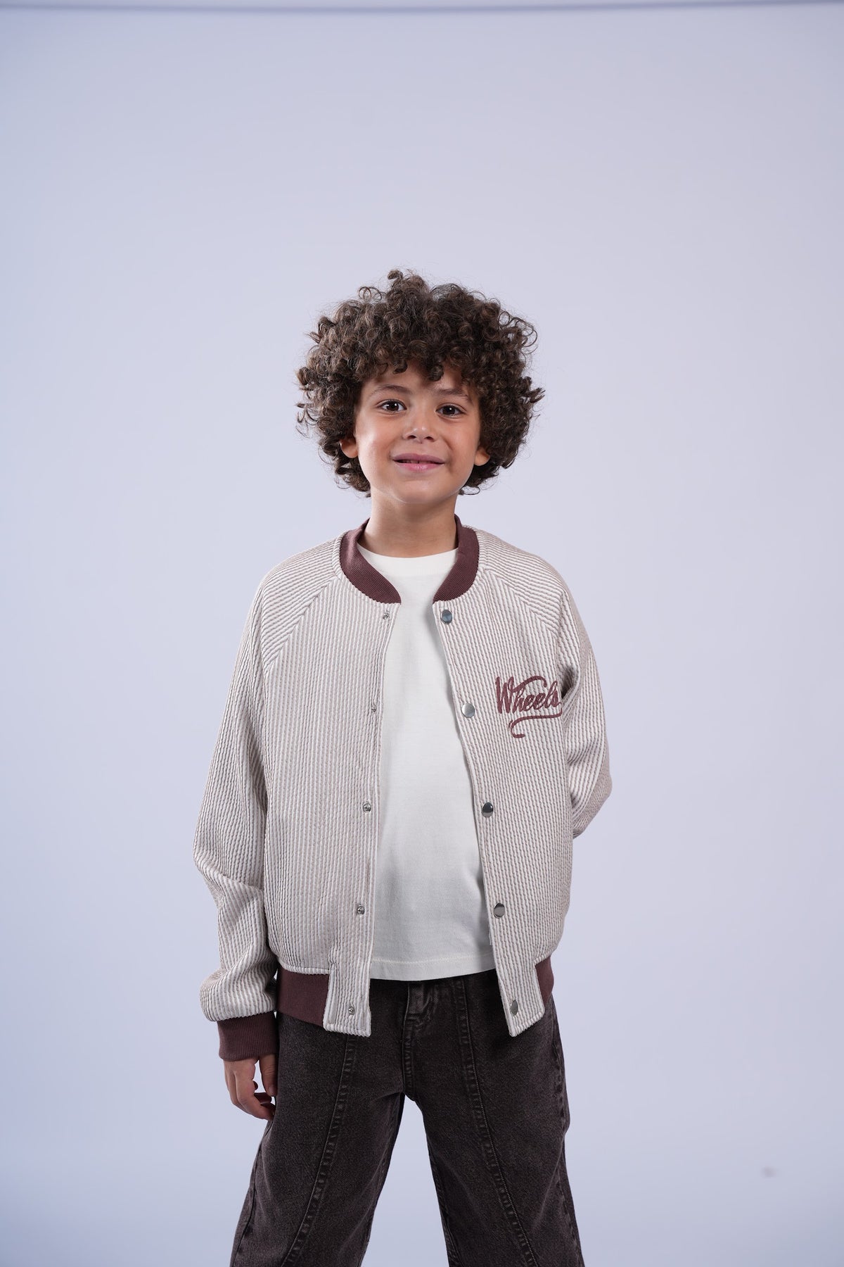 جاكيت بومبر ولادي مقلم بتطريز Wheels - بيج
