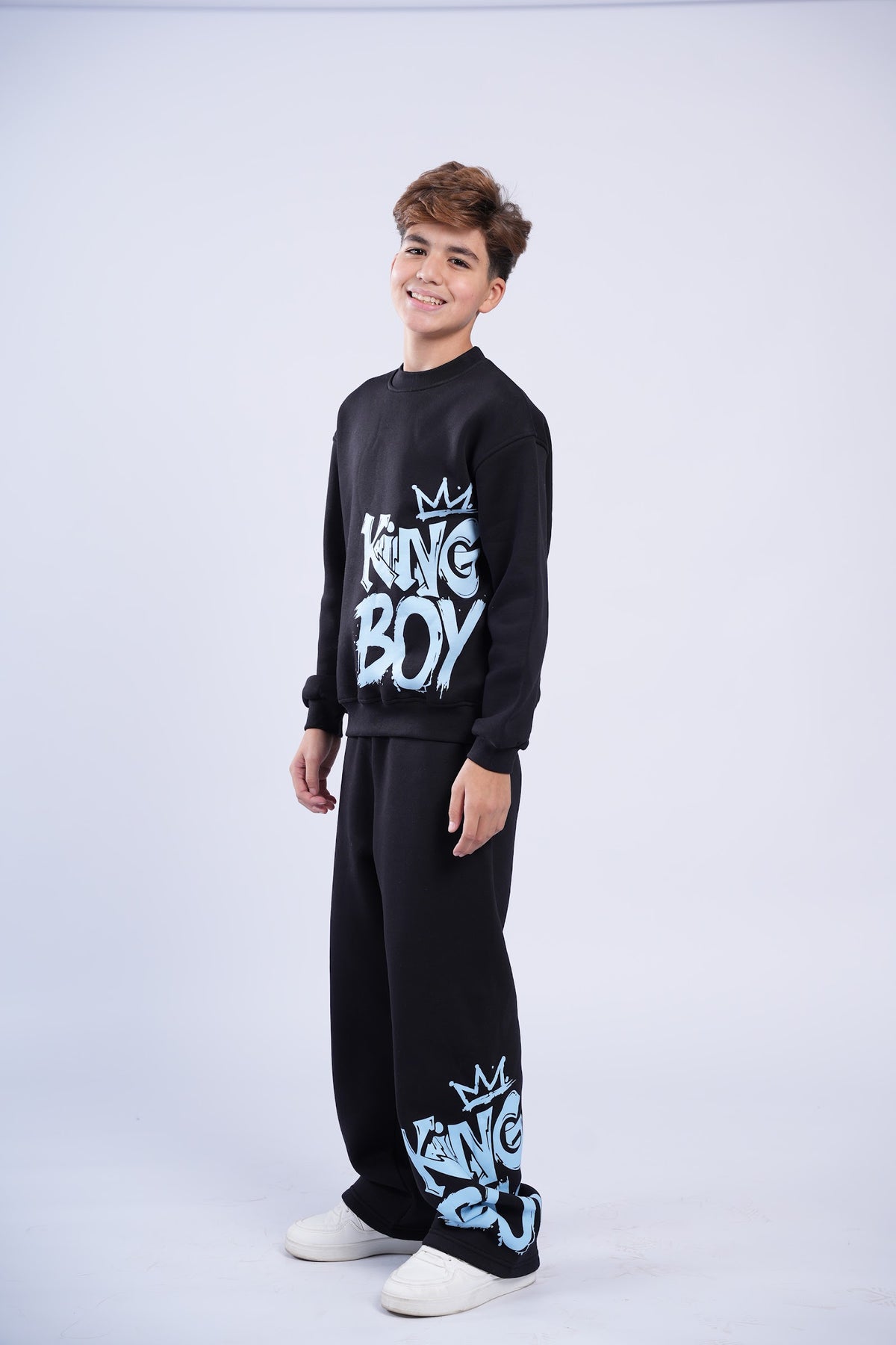 طقم ولادي شتوي سويت شيرت وبنطلون بطبعة King Boy - كحلي