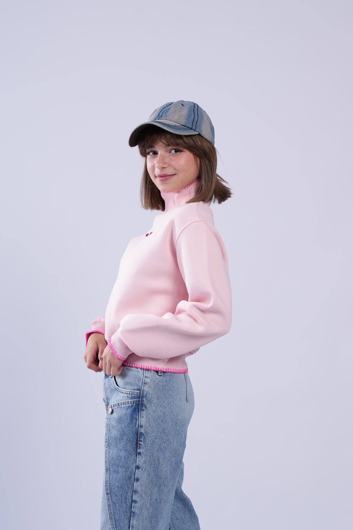 سويت شيرت بناتي برقبة عالية وتطريز fashion - وردي