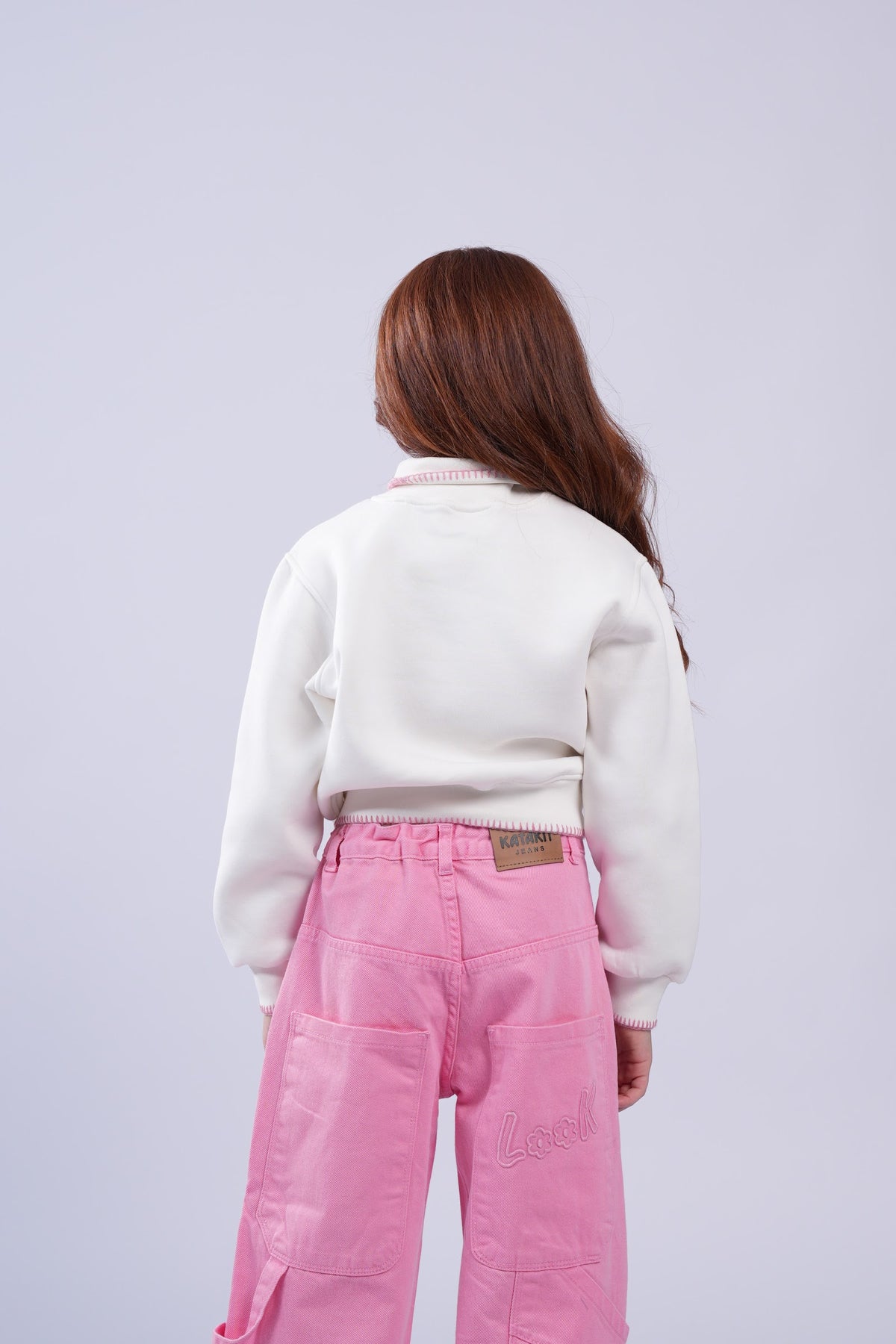 سويت شيرت بناتي برقبة عالية وتطريز fashion - أبيض