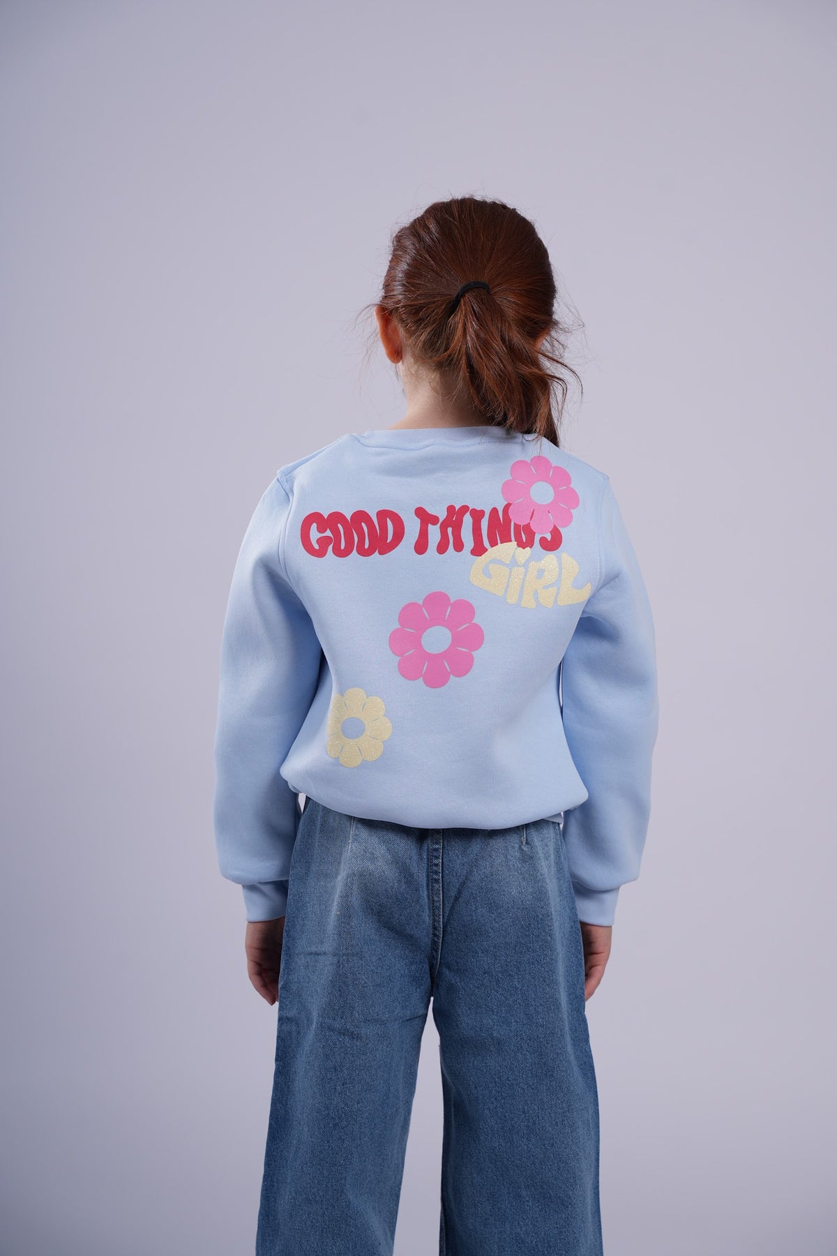 سويت شيرت بناتي بوردة قدام وطبعة Good Things على الضهر - لبني