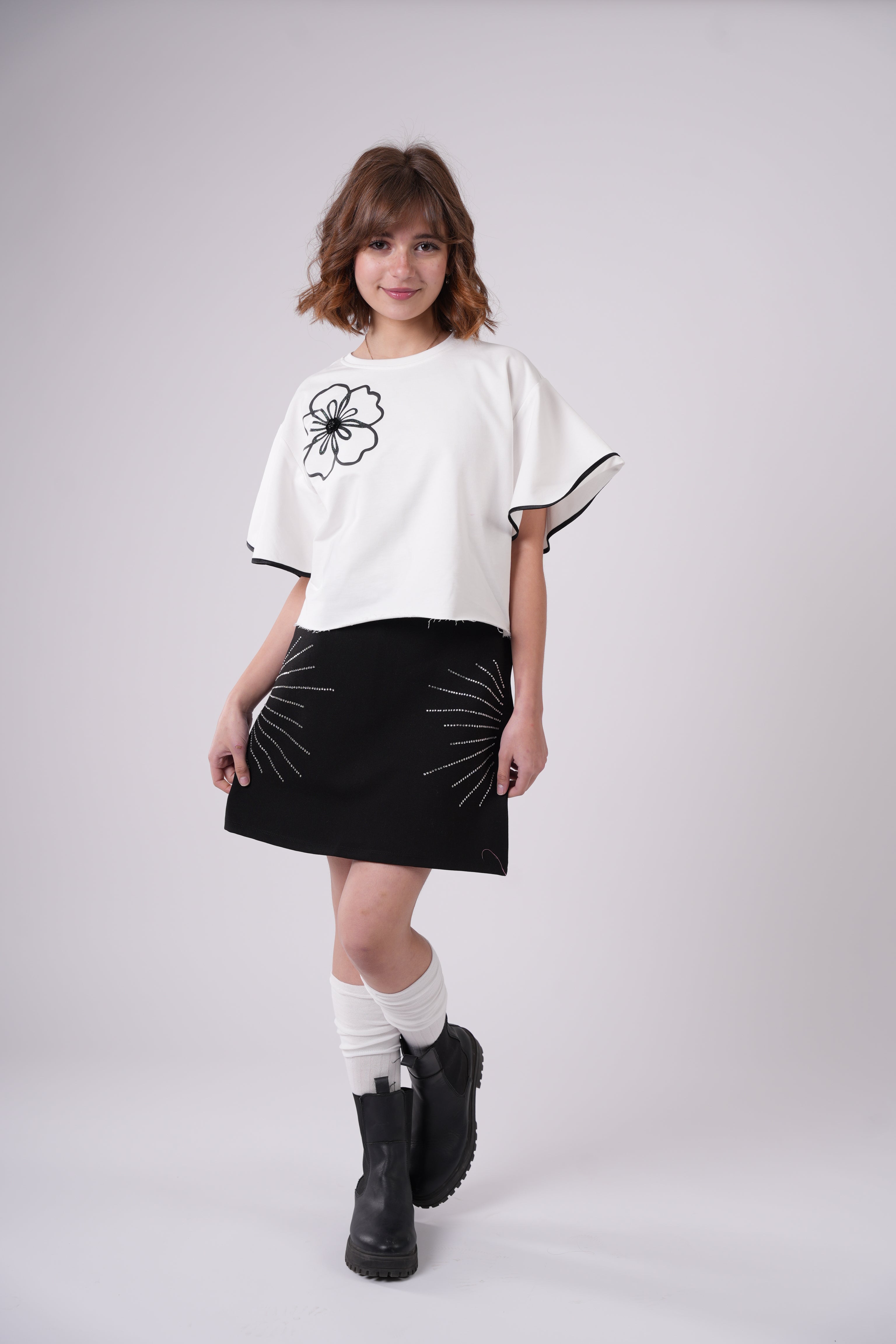 Girls' Flare-Sleeve Graphic Tee Crop-Style Top with Large Flower Motif