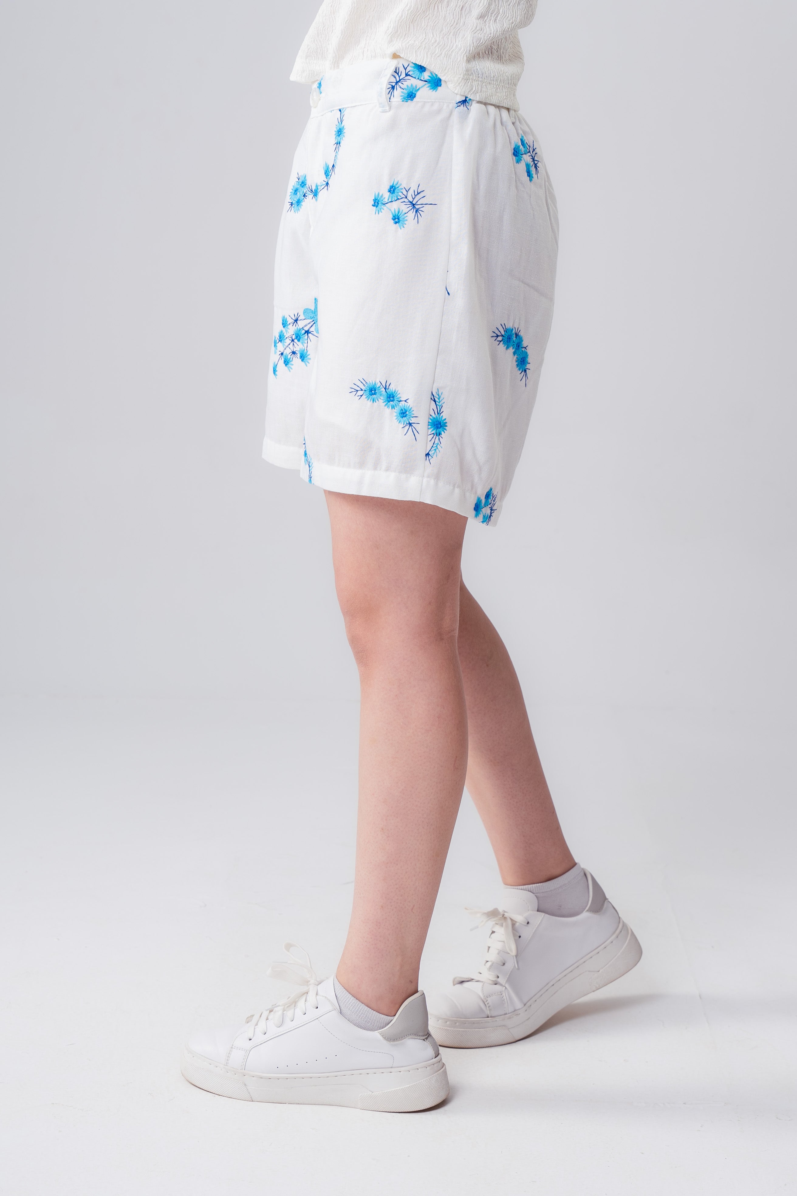 Girls Floral Embroidered High-Waisted Linen Short