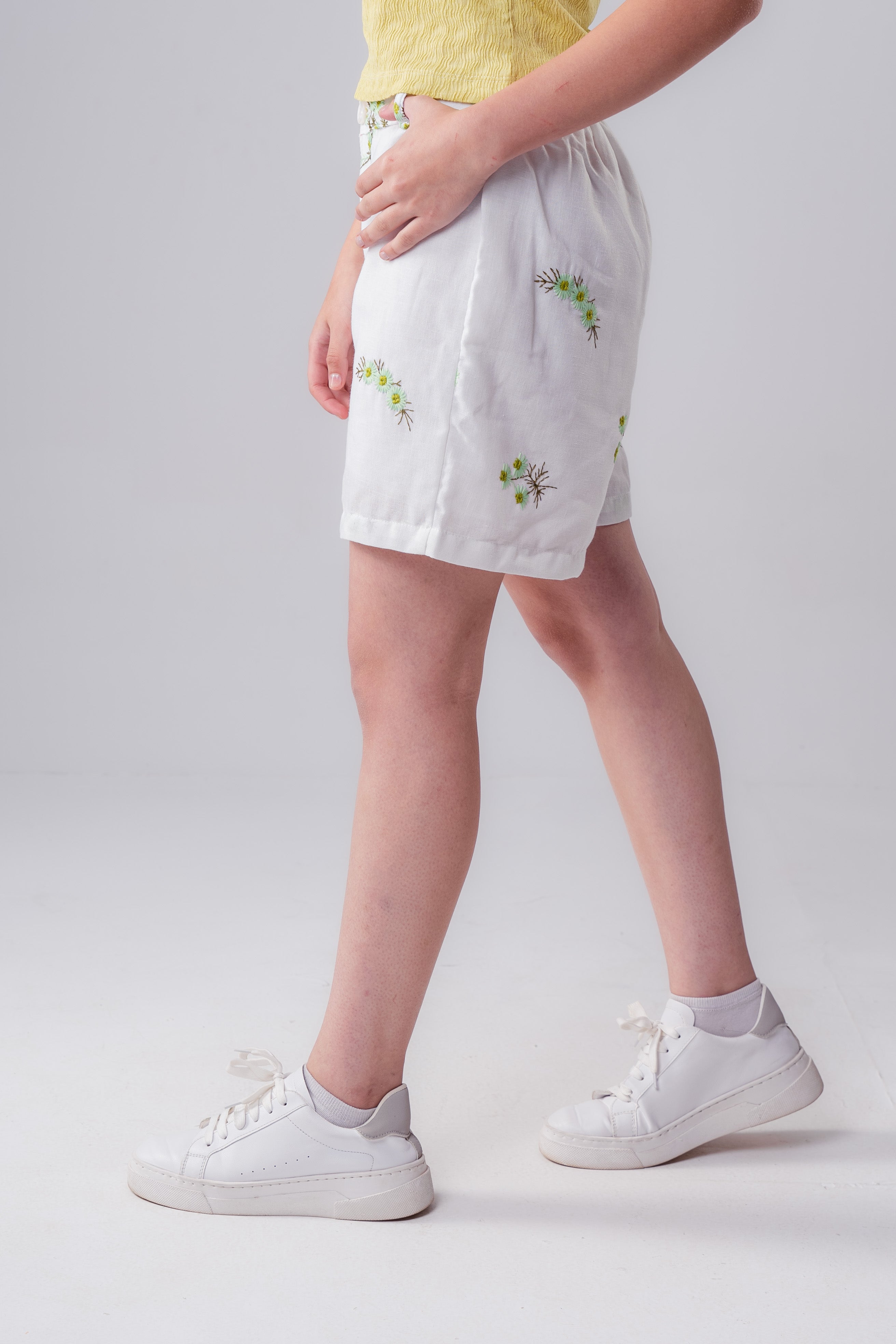 Girls Floral Embroidered High-Waisted Linen Short