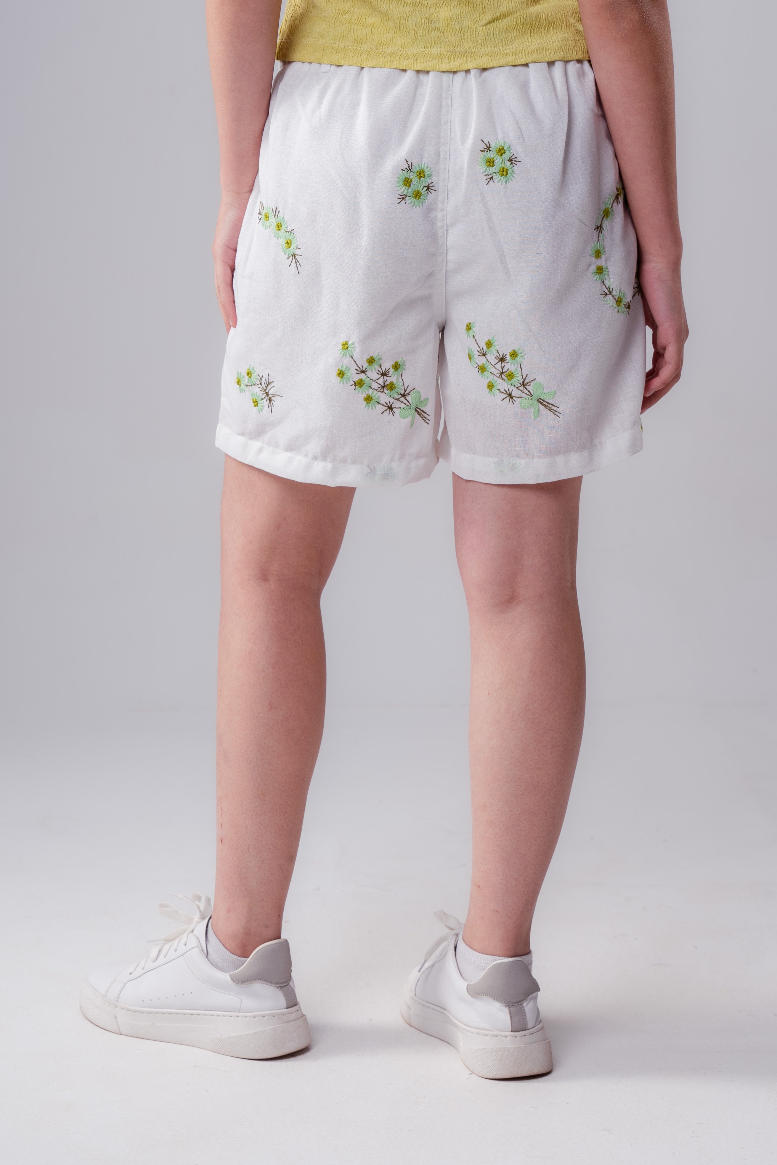 Girls Floral Embroidered High-Waisted Linen Short