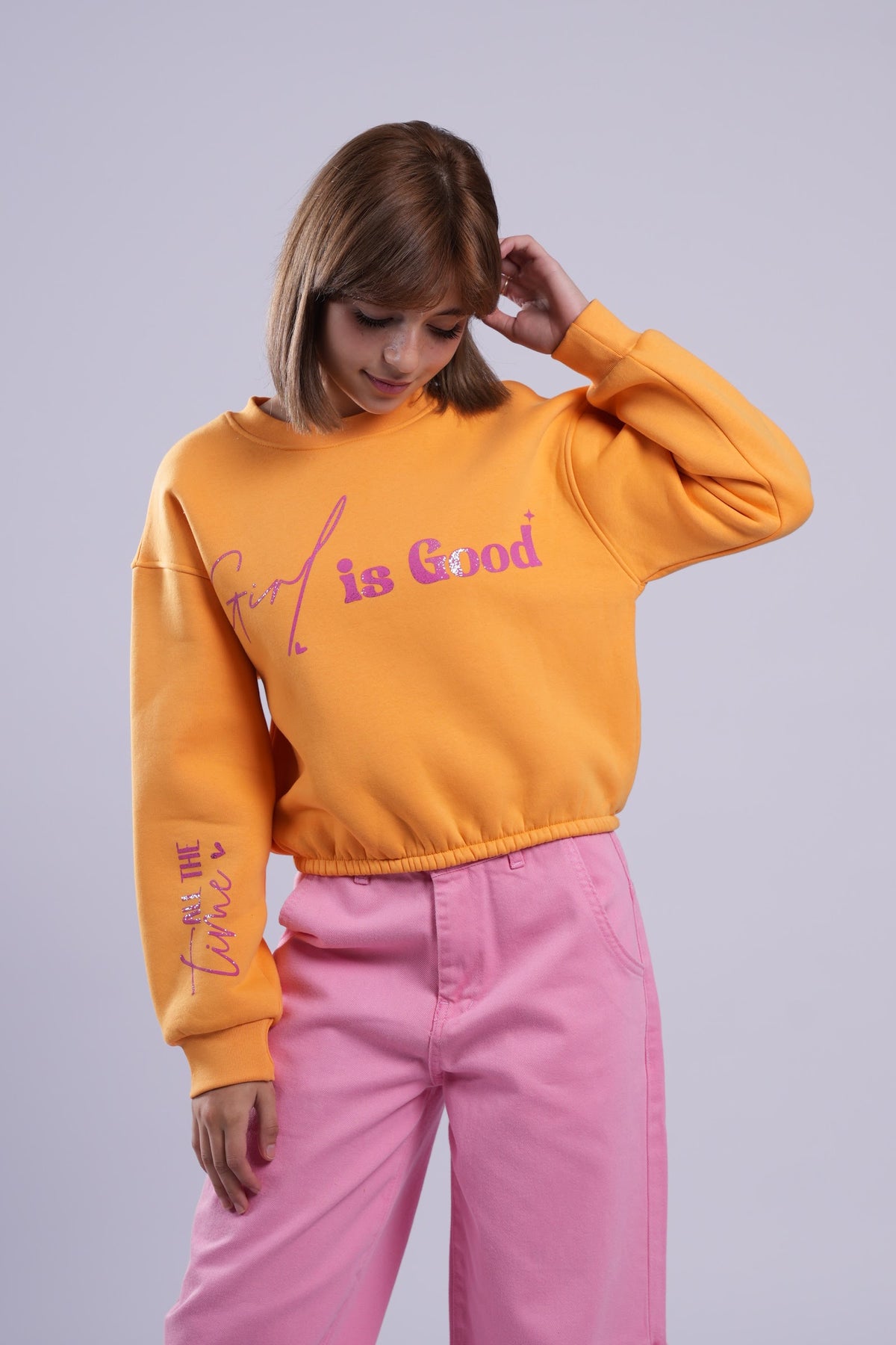 سويت شيرت بناتي كروب بطبعة Girl is Good - أصفر غامق