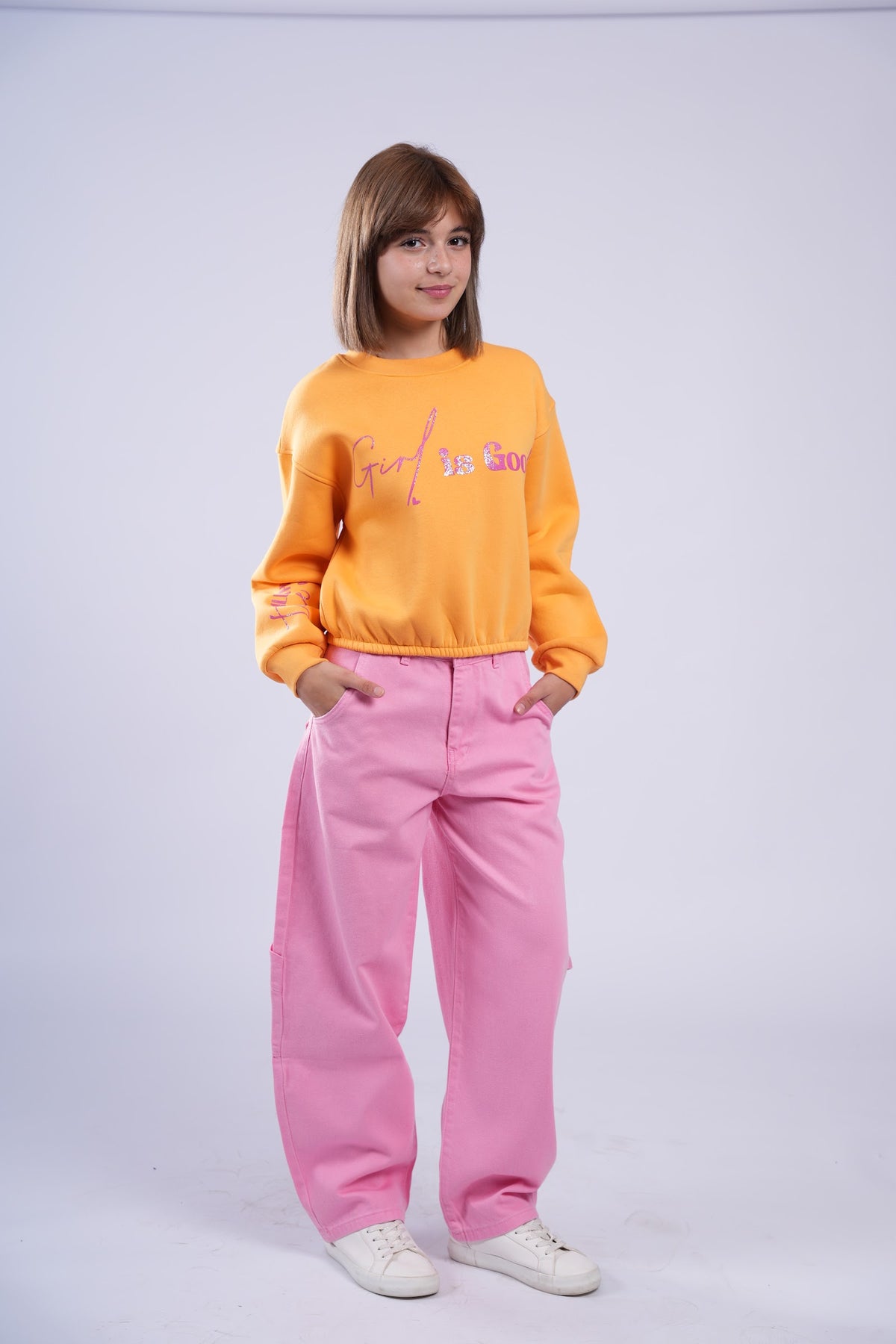 سويت شيرت بناتي كروب بطبعة Girl is Good - أصفر غامق