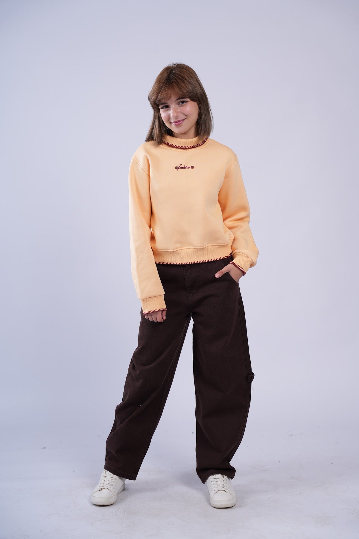 سويت شيرت بناتي برقبة عالية وتطريز fashion - أصفر
