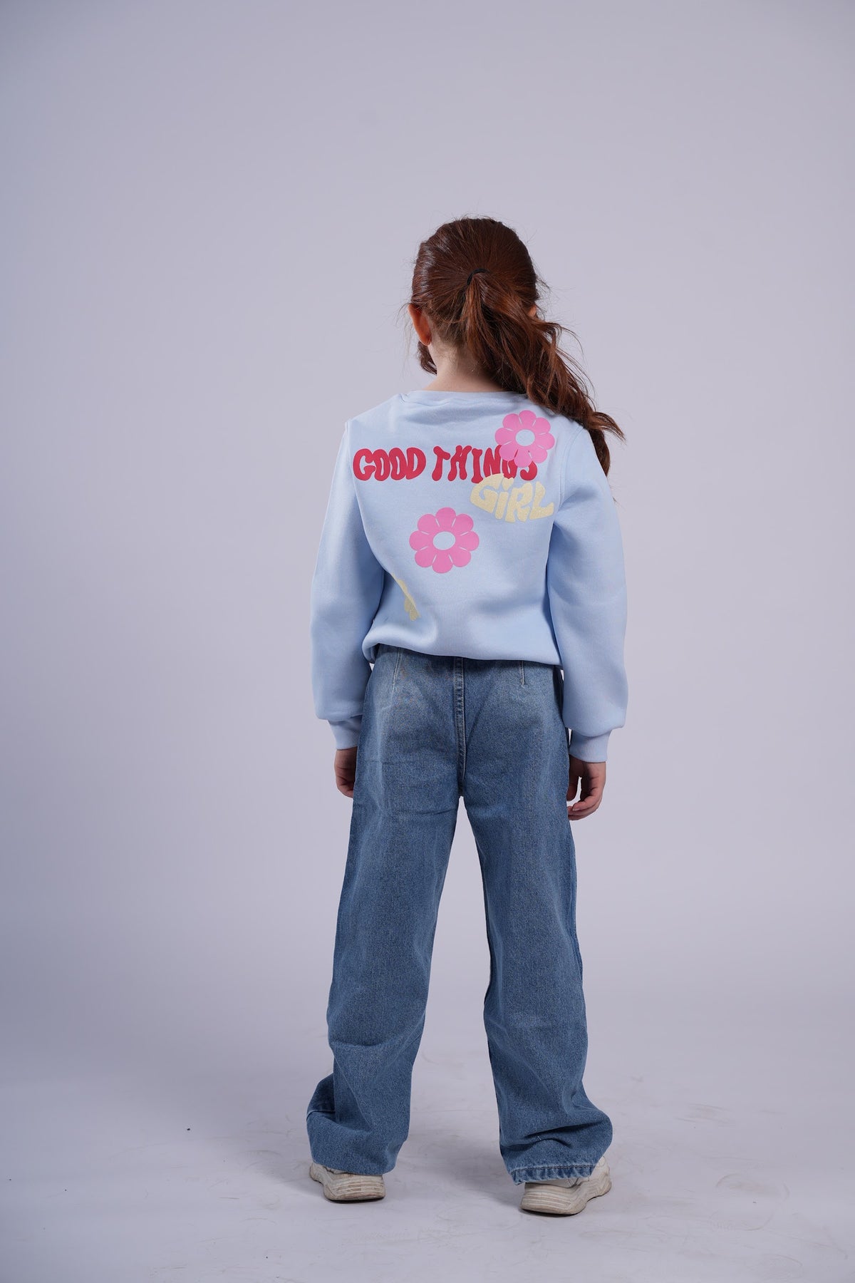 سويت شيرت بناتي بوردة قدام وطبعة Good Things على الضهر - لبني