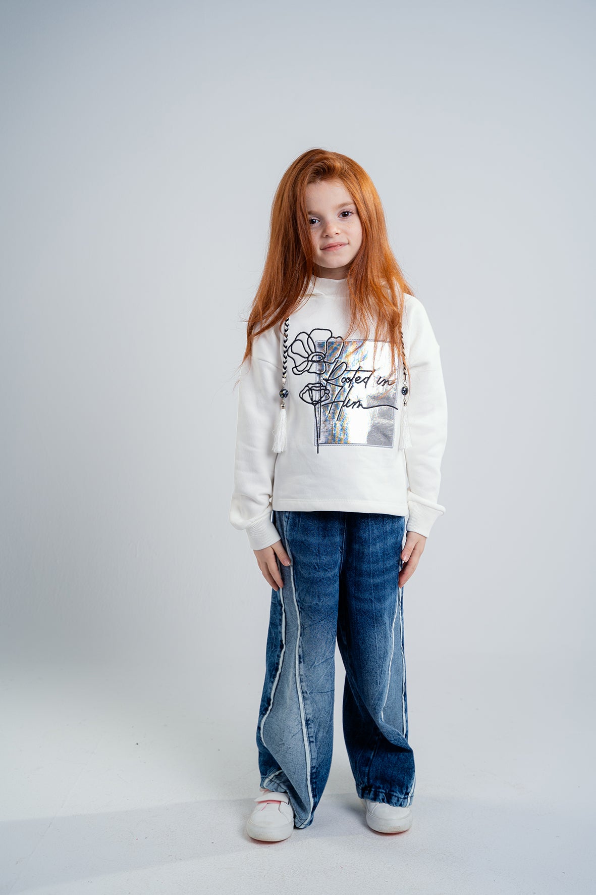 Girls White Fleece Embroidered Full Sleeves Hoodie